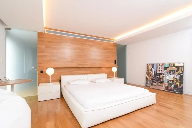 180m homm Newly Renovated Luxurious Penthouse