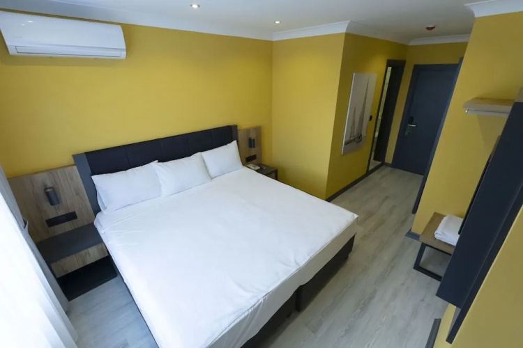 Roy Otel Akçay