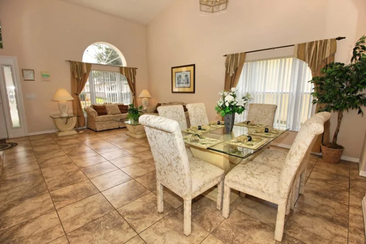 4 Bedrooms Home with Private Pool by RedAwning