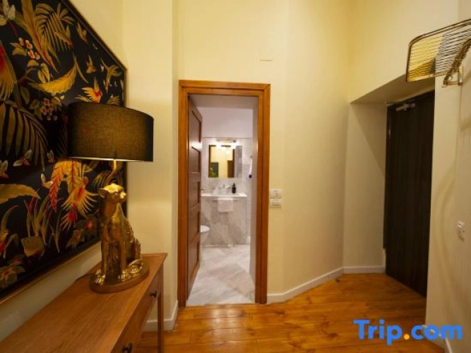 Rainforest Studio Downtown by Pretty Apartments