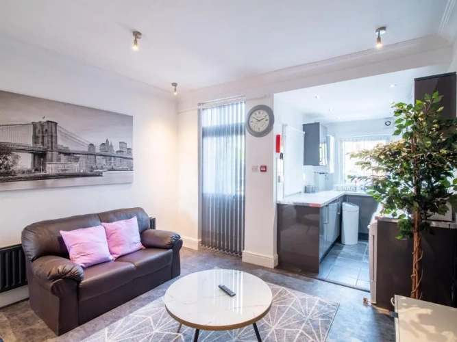 2 Bedrooms Apartment