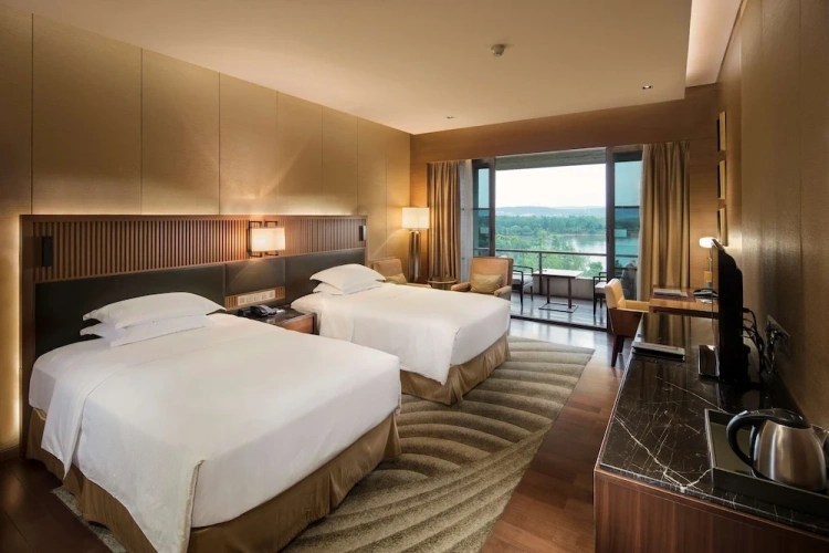Deluxe Twin room with balcony
