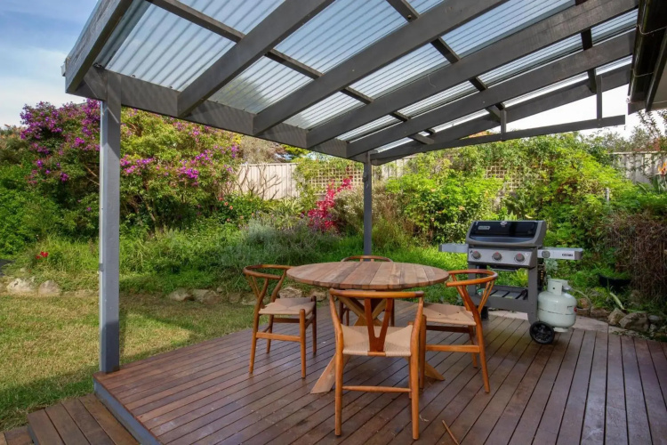 WindanSea Cottage - Pet Friendly - Ocean Glimpses