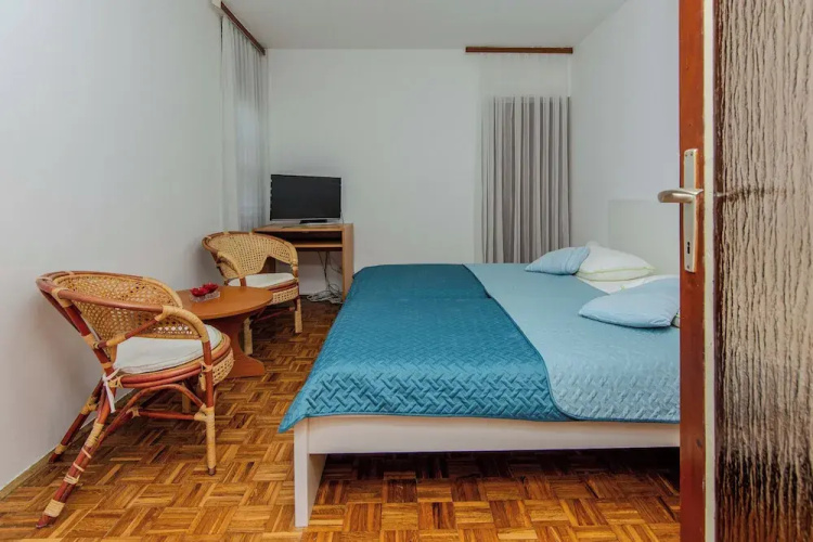 Apartments Kurta