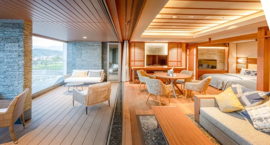 Suite with river view