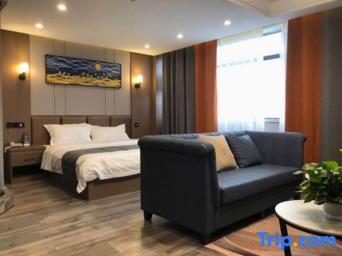 Deluxe Suite
