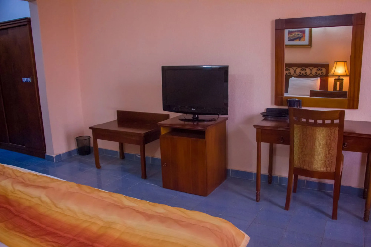 Dees Hotels, Apartments and Suites