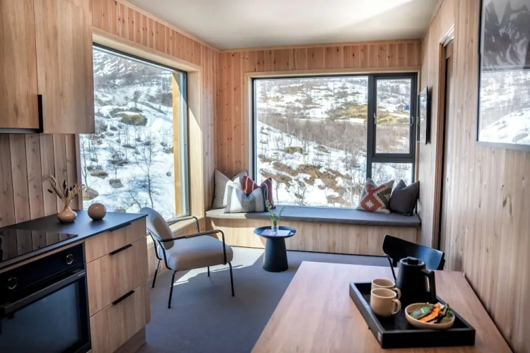 2 Bedrooms Suite with mountain view