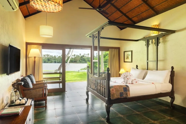 Standard room with river view
