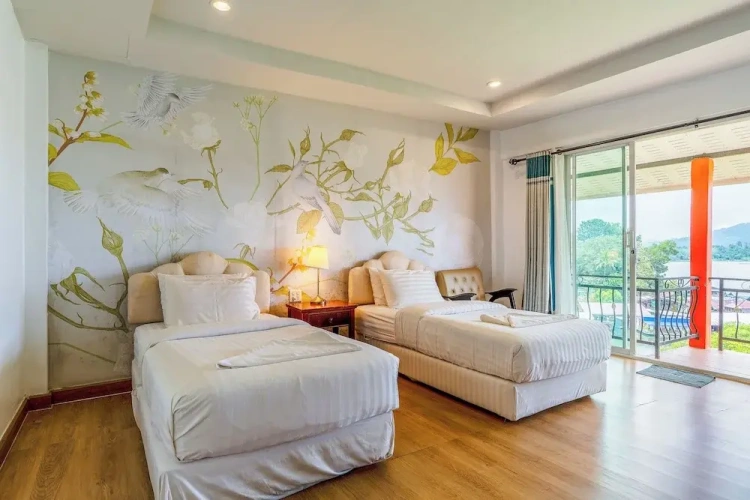 Deluxe Twin room with balcony