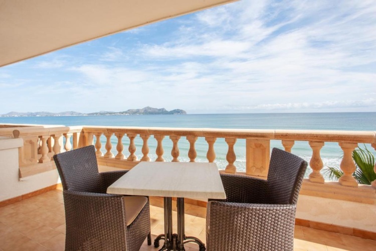 Apartment with sea view