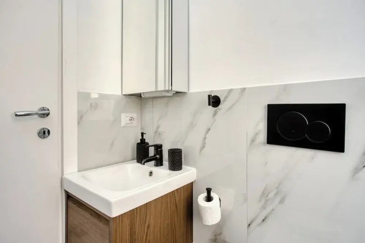 Elegant Studios near Station