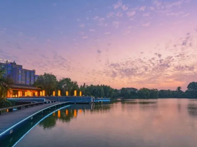 Sunstone Plaza Hotel
