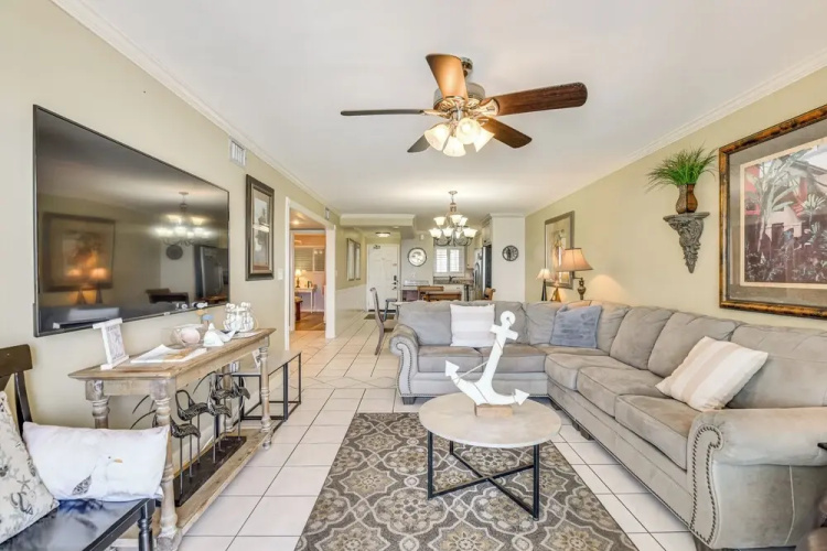 Beach & Pool Access: Regency Towers Condo in Pcb!