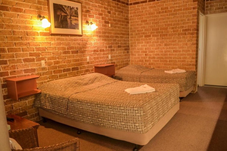 Standard Triple room