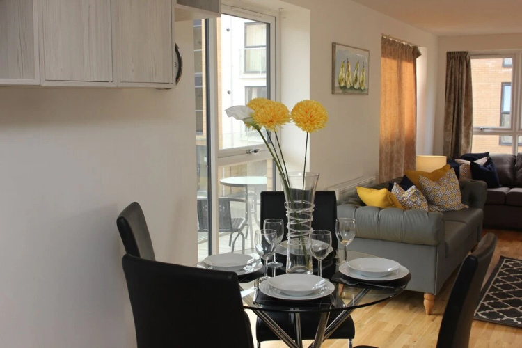 Large luxury 2 bed 2 bath-Pym Court