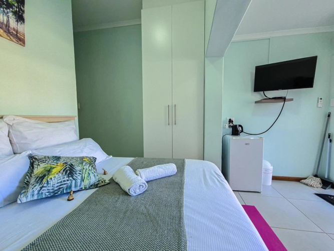 H G Deluxe Room