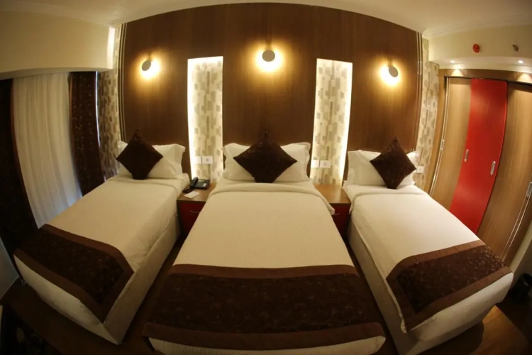 Standard Triple room