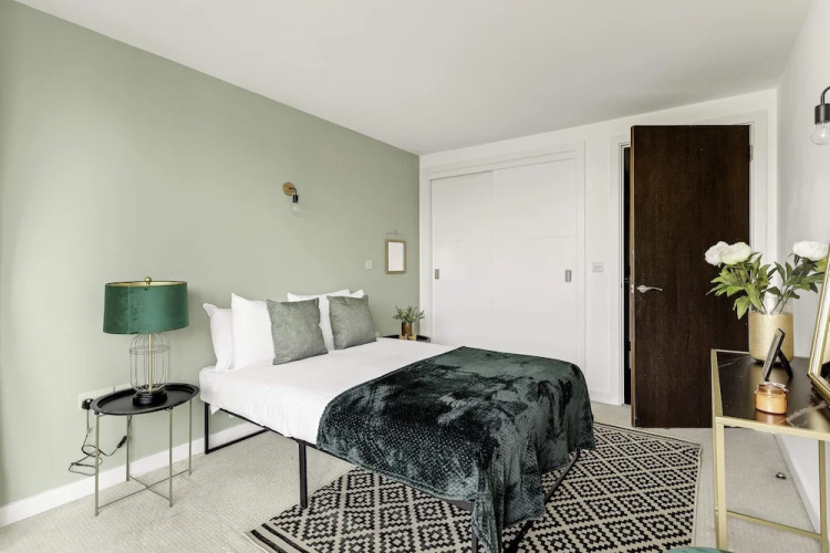 Gorgeous Mile End Flat