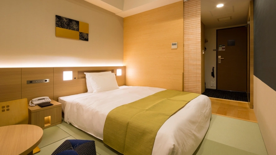 Standard Double room with city view