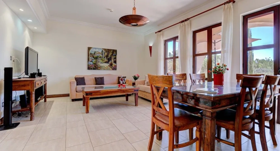 2 Bedrooms Apartment