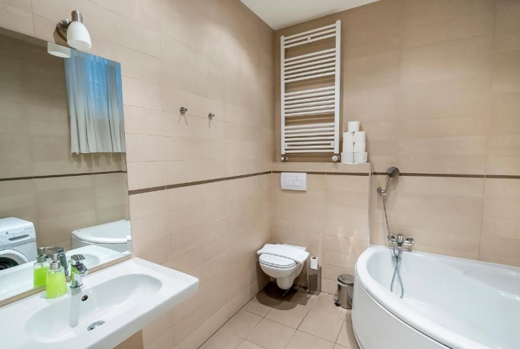 2 Bedrooms Apartment