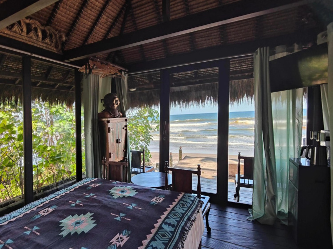 Beachfront Villa Nixie and the Sea