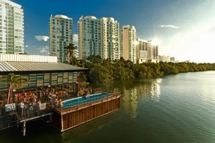 Señor Frogs Hostel - Adults Only