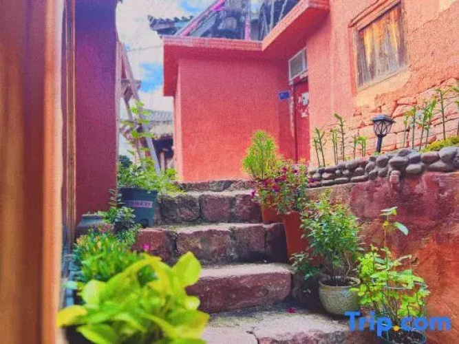 Nuodeng Banshan Courtyard Chinese Inn