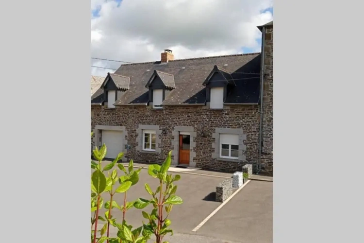 4 Bedrooms Double Cottage