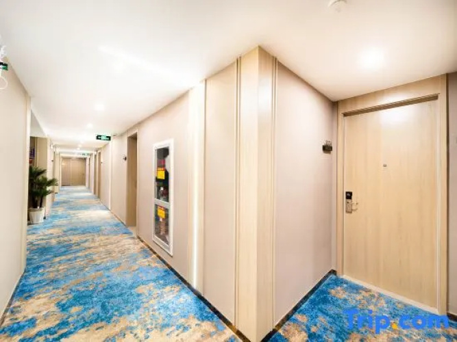 Pujiang Qianbaidu Hotel