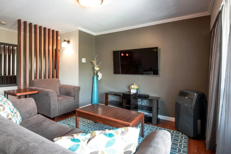 Gibsons Garden Hotel