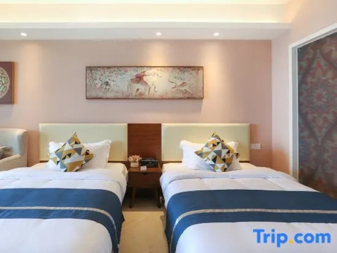 Standard Twin room with view