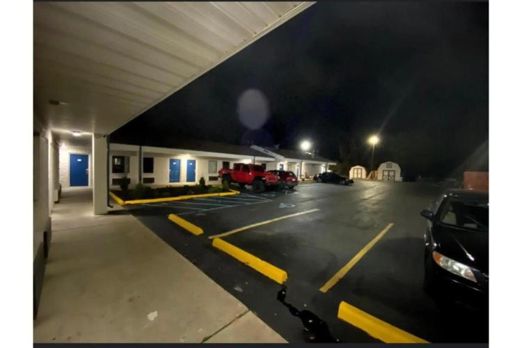 Deluxe Inn by OYO Near Toledo Ohio