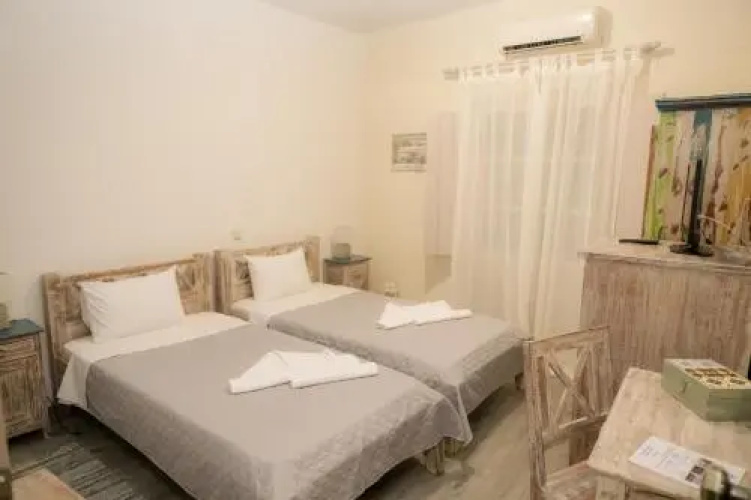 Akrotiri B&B
