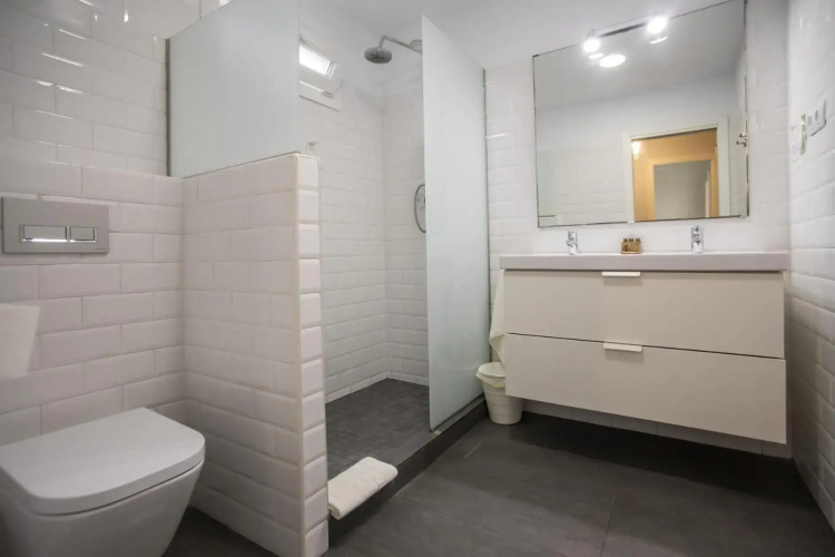 41CB193- Charming rustic apartment