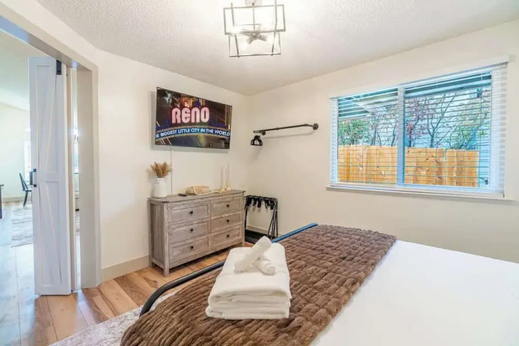 Modern Western Retreat Pet-friendly 4bed/2bath
