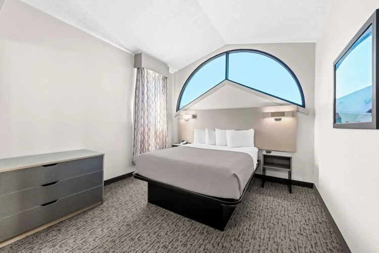 Suite with balcony