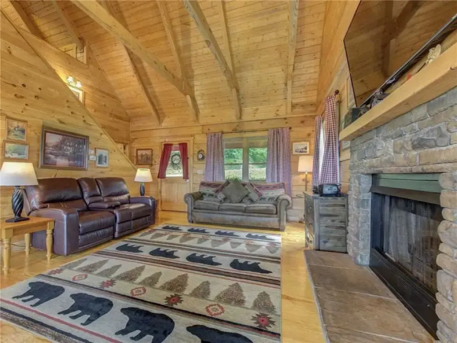Bear Tracks - Two Bedroom Cabin