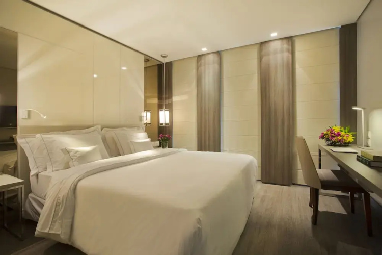 Venit + Mio Barra Hotel