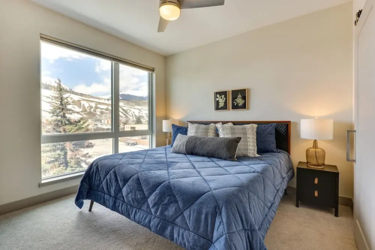 Rooftop Mtn View & Hot Tub: Silverthorne Home!