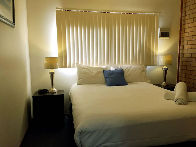 Admiral Motor Inn
