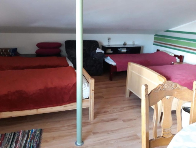 Standard Sextuple Family room