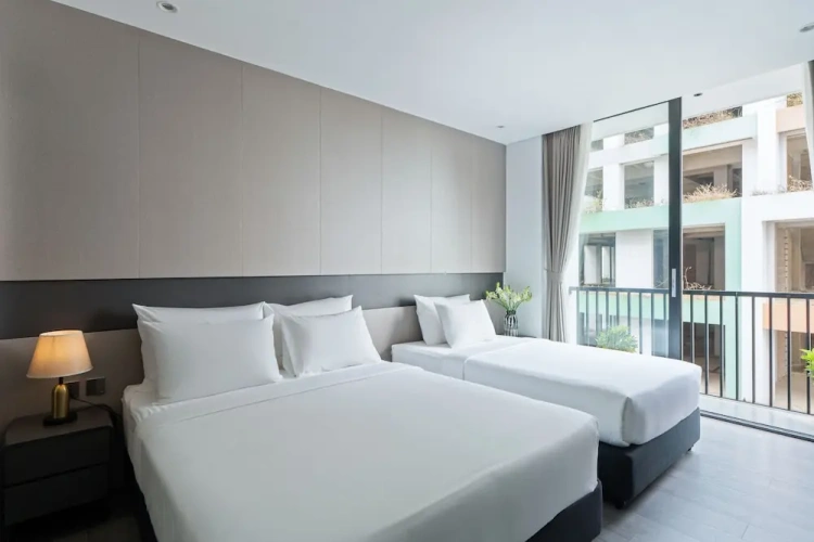 Deluxe Triple room with city view