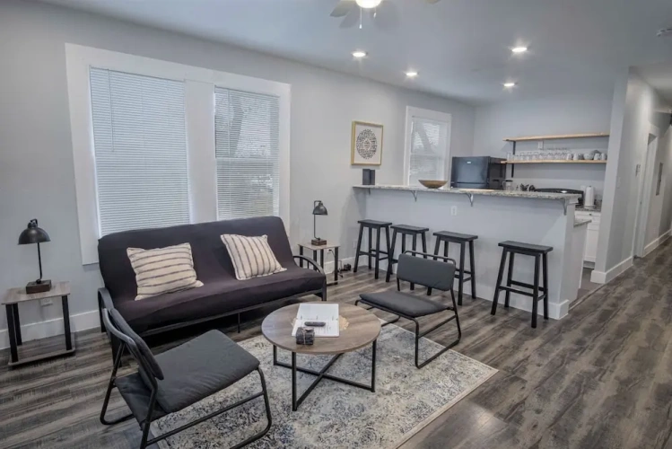 3 Bedrooms Apartment