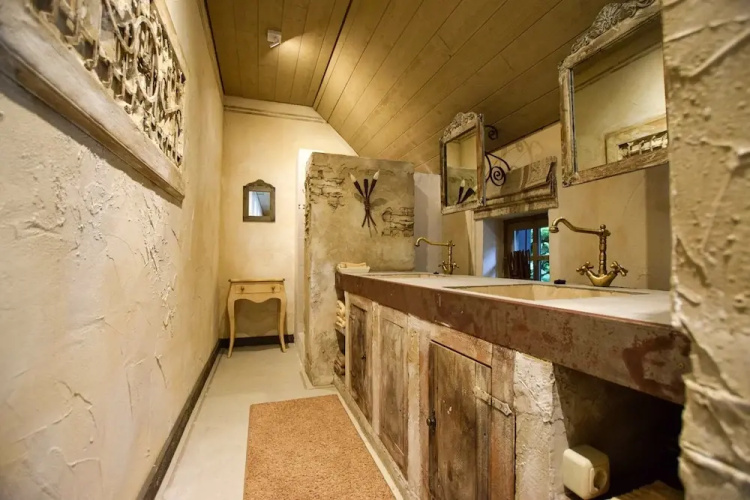 Posh Holiday Home in Alphen with Hot Tub