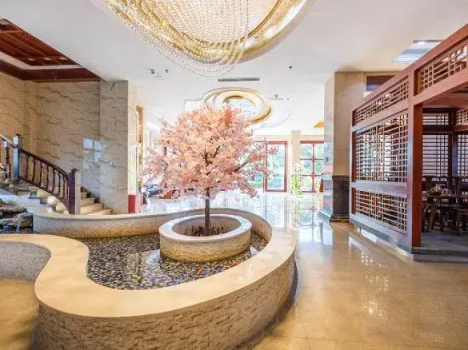 Ledong Baolong Hotel