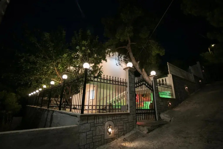 Aias summer house