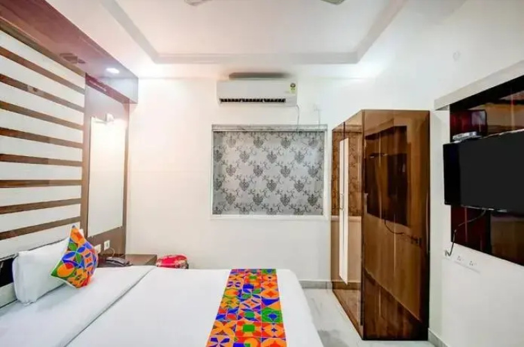 Fabhotel Royal Palm