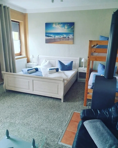 1 Bedroom Standard Quadruple Family room